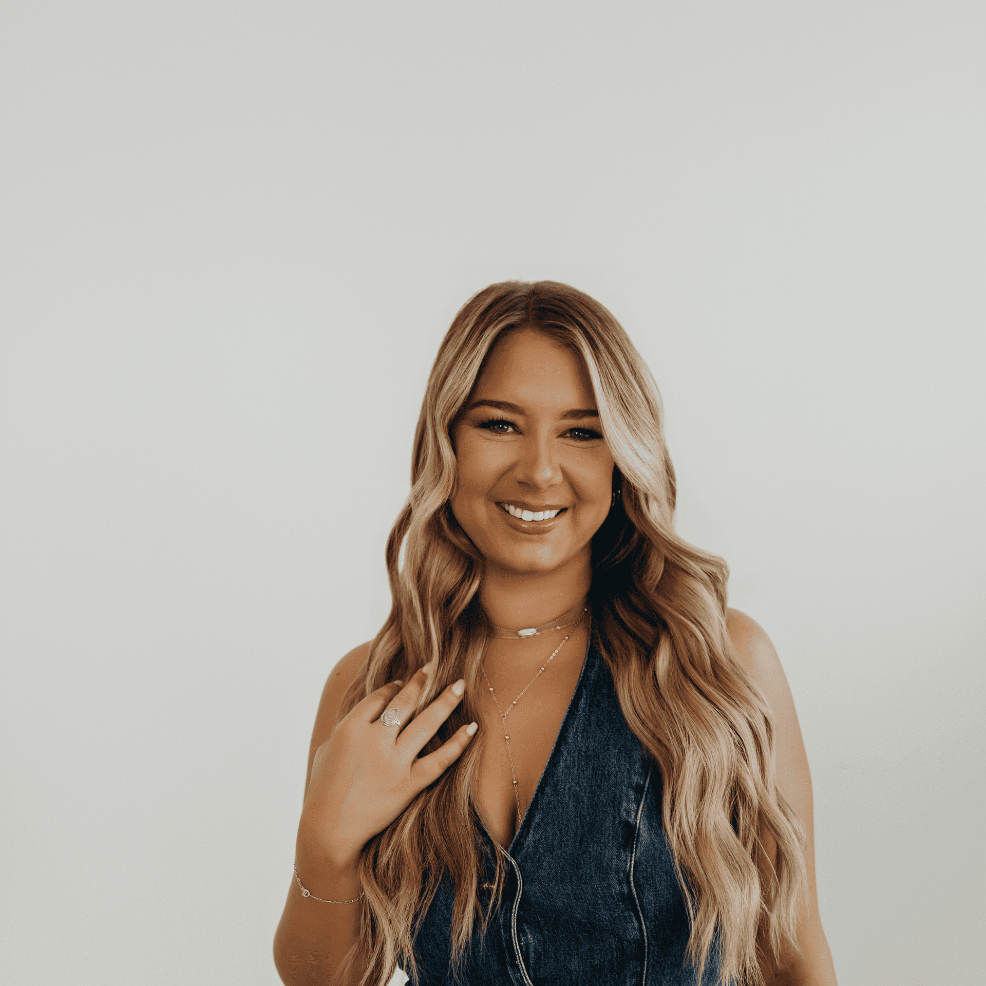 Portrait of Makenzie, a professional stylist at Meraki Salon And Extensions, showcasing their expertise and style.